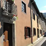Le Rouge Robin Hébergement de vacances Fougax-et-Barrineuf